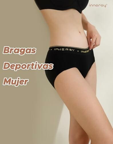 Mujer con bragas deportivas negras