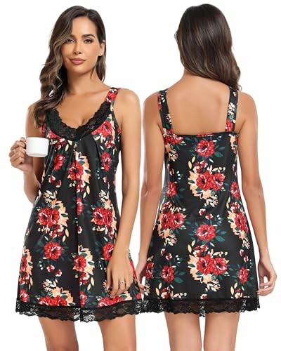 Mujer con camisón floral negro y rojo, vista frontal y trasera.