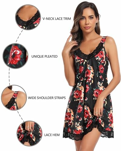 Mujer con camisón floral de encaje negro.