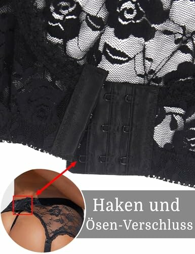 Cierre de gancho en corsé de encaje negro.