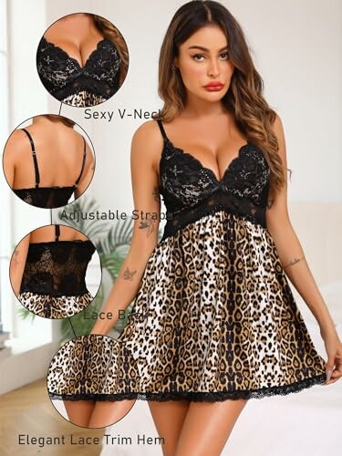 Mujer con camisón de encaje y estampado de leopardo.