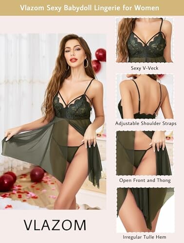 Mujer con lencería babydoll sexy de encaje verde oscuro.