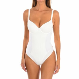 Mujer vistiendo un bodysuit blanco de frente.