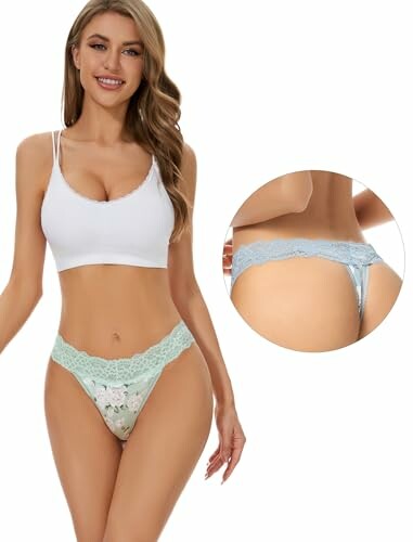 Mujer con ropa interior y top blanco